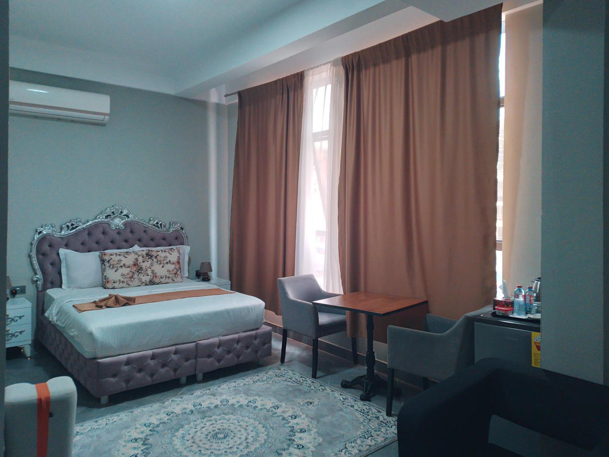 Euro Homes Hotel Accra Eksteriør billede